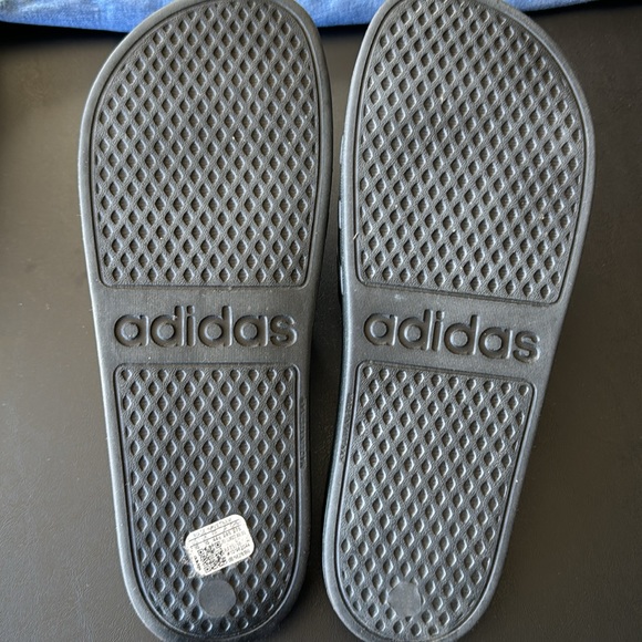 Men’s slides - Picture 2 of 2